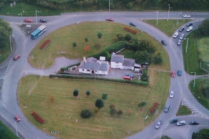 La particular vida de la familia de los Howatsons; 20 años en medio de una rotonda.