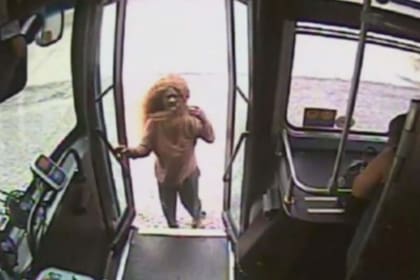 La pasajera a la que ayudó la conductora del autobús
