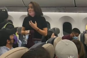 La pasajera intentó dar explicaciones después de resistirse a ubicarse en el asiento que le correspondía, pero la tripulación la abucheó.
