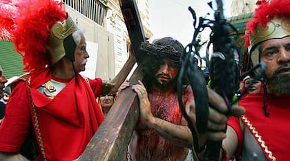 La Pasión de Cristo es recordada cada año en lo que se llama Vía Crucis o Vía Dolorosa, en miles de ciudades y pueblos alrededor del mundo