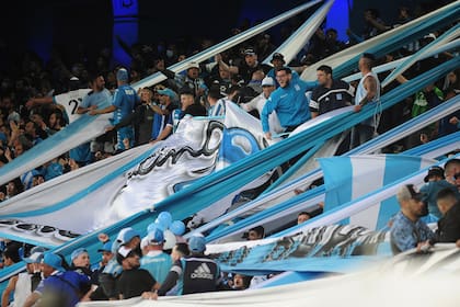 La pasión por Racing, una postal; por ahora, al menos en Ciudad, no habrá visitantes