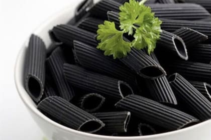 La pasta italiana de tinta de calama es otro ejemplo de comestibles que responden a la tendencia que hace furor en la gastronomía