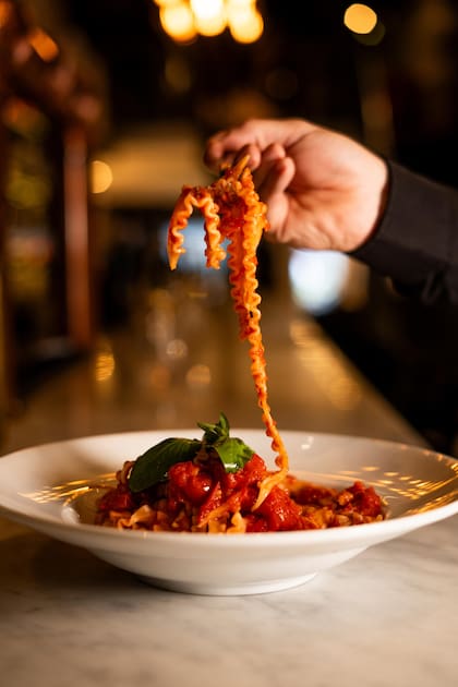 La pasta que se ofrece en D'Oro es importada desde Italia, al igual que parte de su carta de vinos