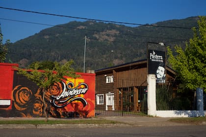 La Pastera, hoy museo, era un galpón donde los guardaparques del Parque Nacional Lanín guardaban el pasto para los caballos y adonde llegaron el Che Guevara y Alberto Granados en su moto Norton 500.