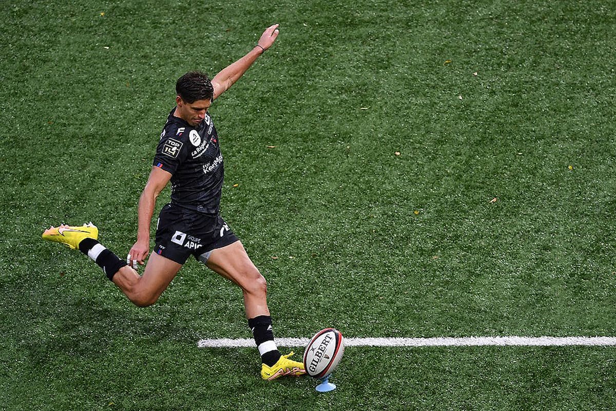 La patada a los palos es una fortaleza de Domingo Miotti; a los 27 años el apertura gana protagonismo en Oyonnax, club recientemente ascendido al Top 14, la mejor liga nacional del planeta.