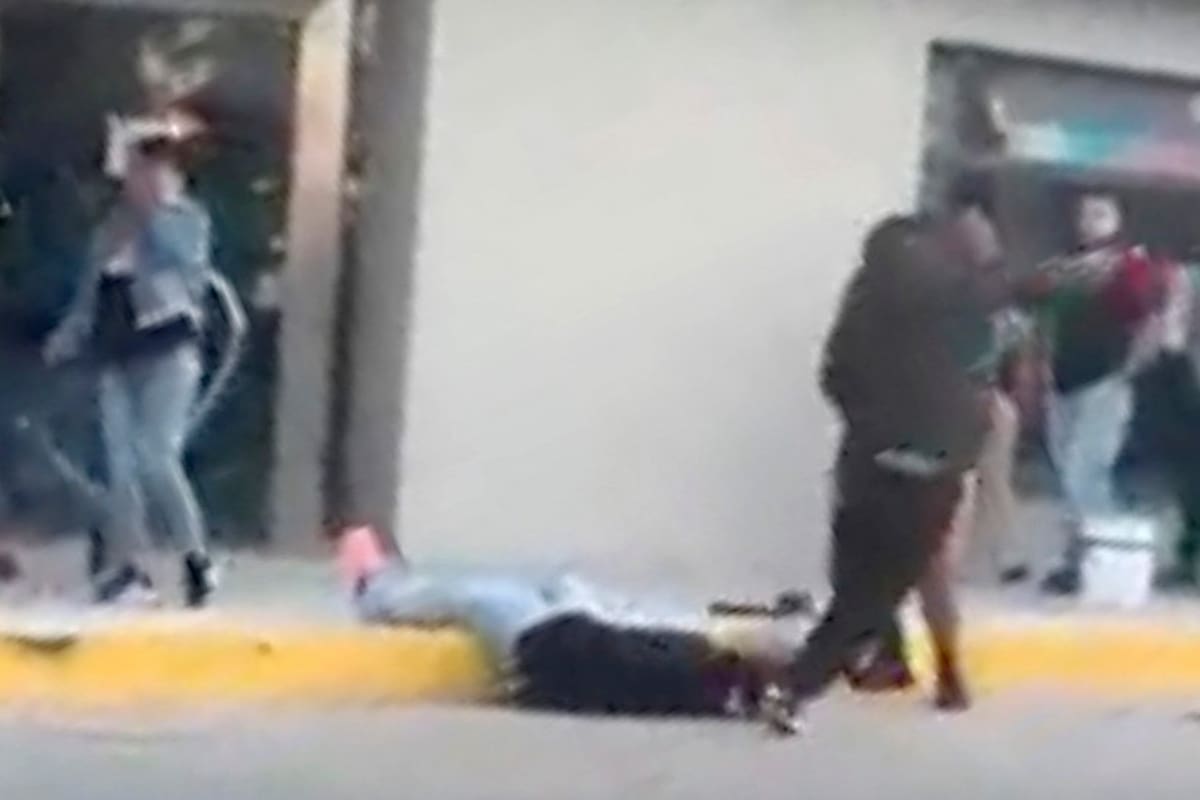 La patada letal quedó grabada en varios videos caseros