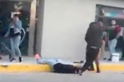 La patada letal quedó grabada en varios videos caseros
