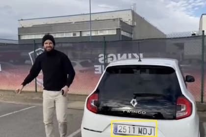 La patente del Twingo que condujo Piqué era "2511MDJ" (Foto: Captura de video)
