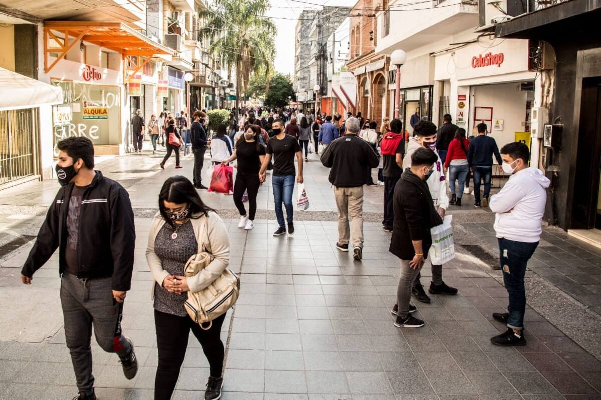 La peatonal Absalón Rojas fue muy transitada en la mañana hoy