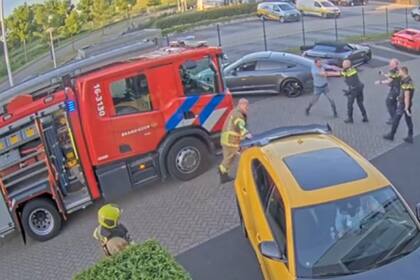 La pelea entre el dueño del concesionario de autos y la policía