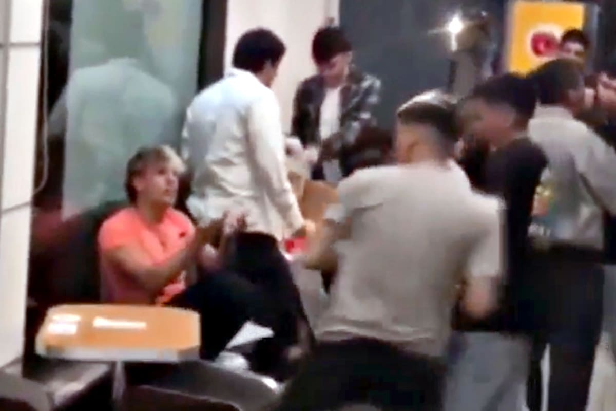 La pelea se desarrolló en un local de comidas