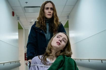 La película Corre fue estrenada en noviembre de 2020 en Hulu. En abril de 2021, Netflix la sumó a su catálogo.