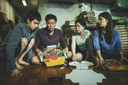La película de Bong Joon-Ho es un éxito de taquilla en los Estados Unidos; el triunfo de su elenco en los premios SAG, desconocido fuera de Corea y ante estrellas locales, alimenta la posibilidad de una sorpresa en los Oscar