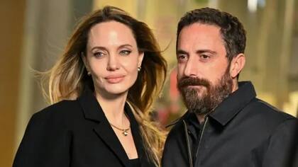 La película dirigida por Larraín -en la foto junto a Angelina Jolie- se estrena en la mayoría de los cines del mundo en los próximos días