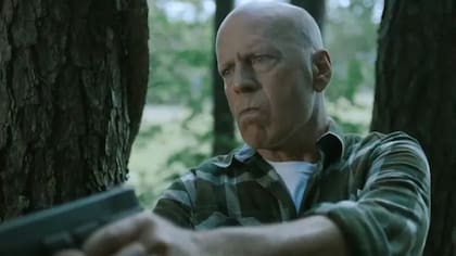 La película, En el lugar equivocado, protagonizada por Bruce Willis, está disponible en Netflix