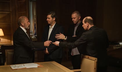 La película retrata desde la ironía los entretelones de la negociación de la deuda griega en la comisión europea