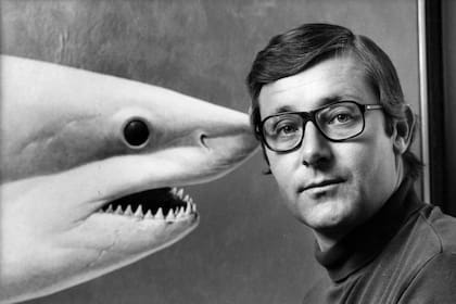 La película Tiburón, basada en la exitosa novela de Peter Benchley del mismo nombre, tuvo un efecto desastroso en cómo la gente ve a los tiburones
