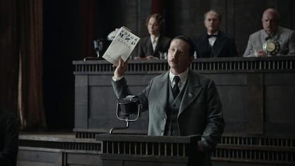 La película trata la censura en la Rusia de Stalin. Muchos creen que las prácticas de entonces se repiten en la época de Putin.