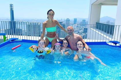 La pelopincho en la terraza de Iniesta y su familia