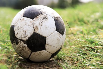 La pelota de fútbol es un instrumento de vital importancia para jugar al fútbol