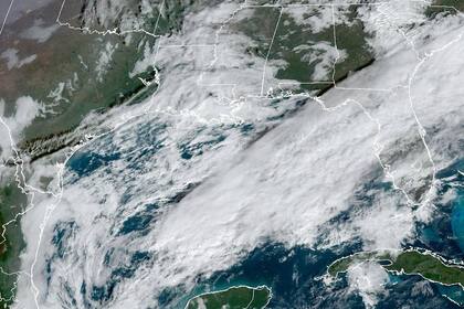 La península de Florida tiene una densa capa de nubes durante este viernes que provocará lluvias