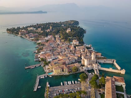 La península de Sirmione, sobre el lago de Garda