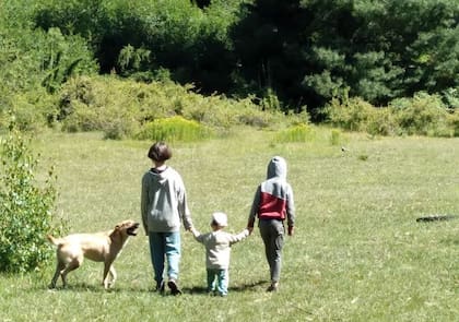“La peque se quería llevar al gato. Y se lo llevó, no hubo forma", recuerda Manuel que también acalra que luego volvieron por los perros.