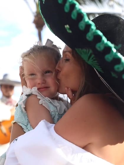La pequeña Ana y sus hermanos Bautista, Beltrán y Benicio tuvieron un gran protagonismo en el festejo