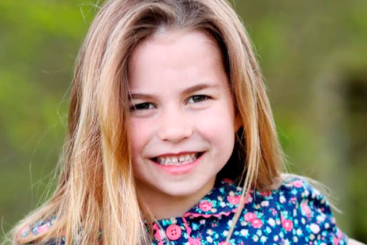 La pequeña fue retratada por su madre, pero la foto no fue publicada en las redes sociales de la familia real porque se unieron a un boicot para atacar los contenidos racistas y sexistas en la web