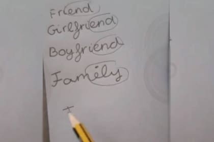 La pequeña llegó a una conclusión sobre lo importante que es el grupo familiar a través del análisis de la etimología de la palabra en inglés