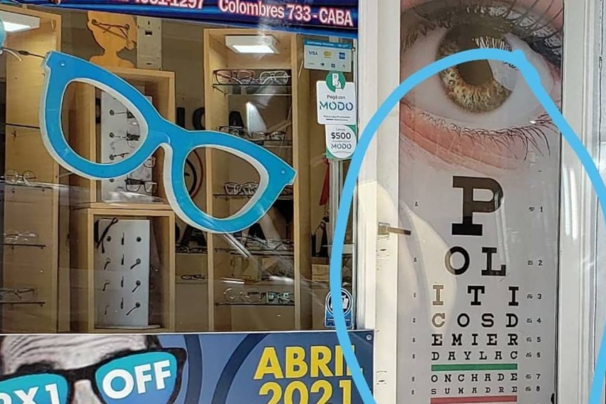 La pequeña óptica del barrio de Boedo pegó en su fachada un llamativo mensaje y se volvió viral en las redes sociales
