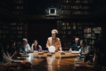 La performance creada especialmente para la biblioteca de la Alianza Francesa, en la primera jornada de la Noche de las Ideas