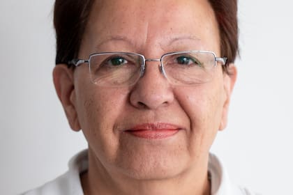 La periodista chilena Eva Vergara posa para una foto en Santiago, Chile, el lunes 26 de agosto de 2019. Vergara, que trabajó para The Associated Press por cuatro décadas hasta finales de 2023, murió el martes, 24 de septiembre de 2024. Tenía 68 años. (AP Foto/Esteban Félix)