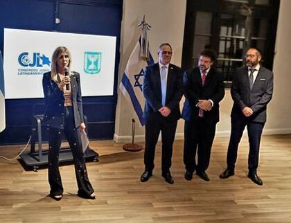 La periodista Débora Plager condujo el acto