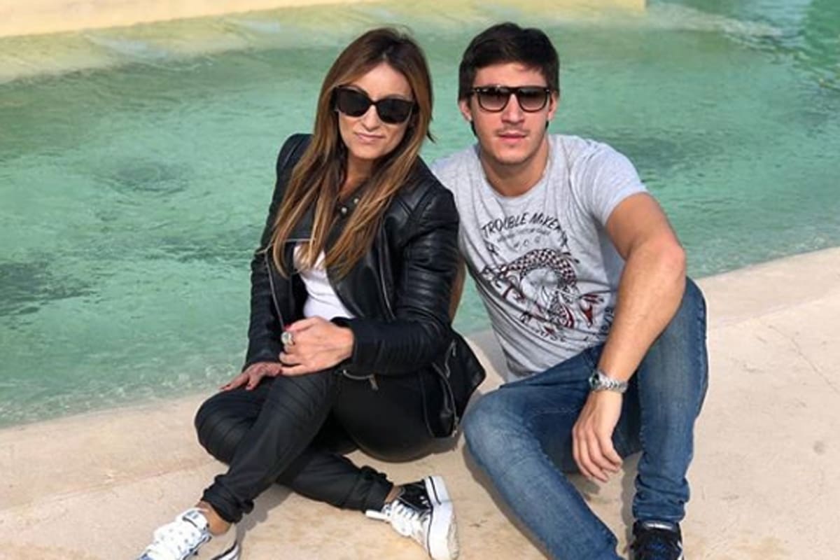 La periodista festejó tres años de amor con su novio