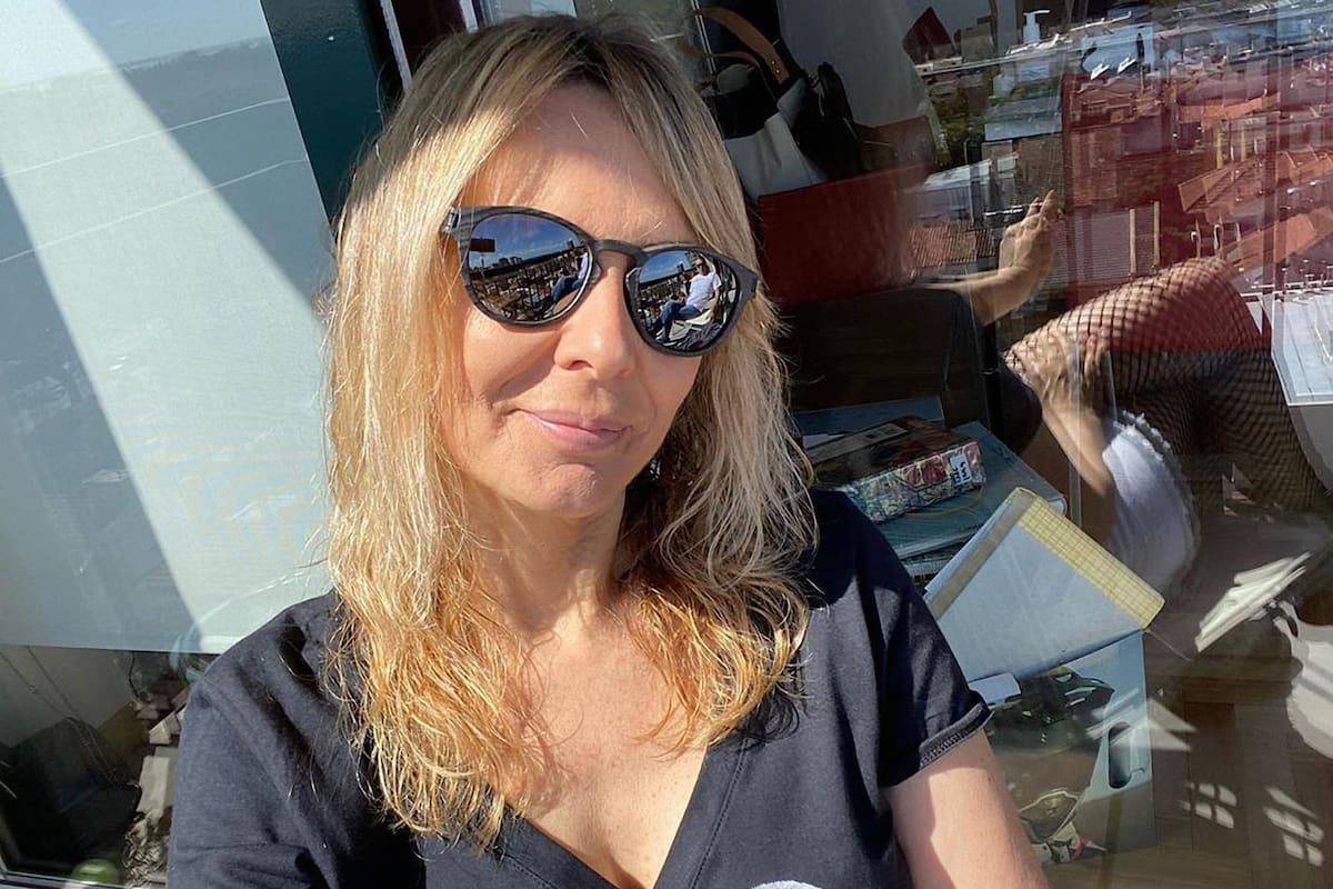 La periodista se encuentra en su casa.