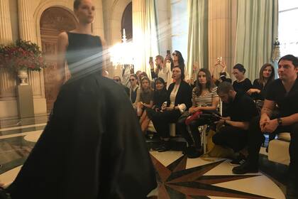 La periodista Tamara Tenenbaum asistió a varios desfiles de Designers Buenos Aires y cuenta cómo vivió su debut en un ámbito que desconocía