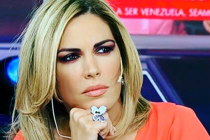 La periodista y conductora de "Nada Personal" (elnueve) se refirió a la muerte del astro del fútbol con un mensaje que despertó reacciones diversas