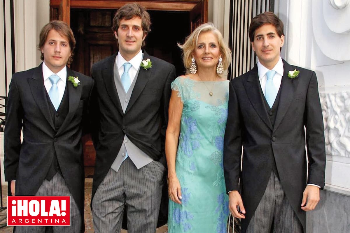 La periodista y conductora estrenó el sensacional modelo en noviembre de 2014, en el casamiento de Pablo Santamarina (a la izquierda de Cecilia) con Pety González Álzaga, en Buenos Aires.