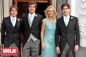 La periodista y conductora estrenó el sensacional modelo en noviembre de 2014, en el casamiento de Pablo Santamarina (a la izquierda de Cecilia) con Pety González Álzaga, en Buenos Aires.