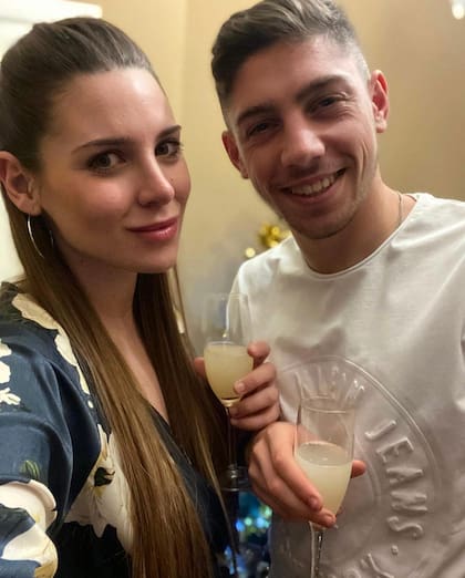 La periodista y Federico Valverde viven en Madrid y tienen un hijo. Crédito: Instagram