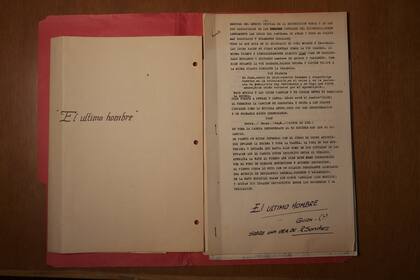 Joya incunable. El guión de El último hombre, la ópera rock que Roberto Sánchez escribió en la década del ´80. Se encontró hace muy poco y nunca antes había sido mostrado.