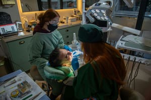 La periodontitis es una enfermedad dental que afecta las encías y los tejidos que sostienen los dientes (imagen ilustrativa)
