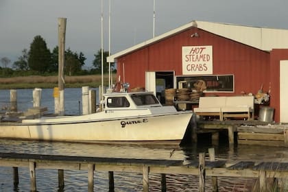 La pesca de cangrejos es la principal actividad de la isla Smith