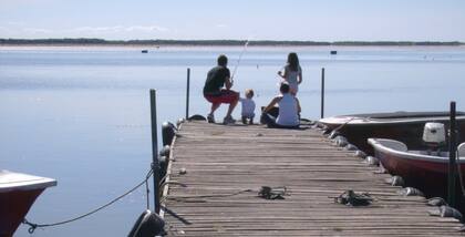 La pesca se destaca en la laguna Salada Grande