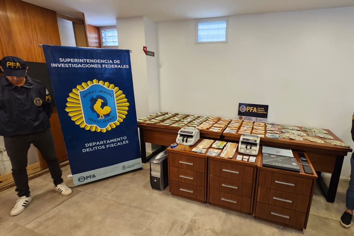 La PFA desarticuló un centro ilegal de venta de divisas (cueva) que operaba bajo la fachada de una inmobiliaria