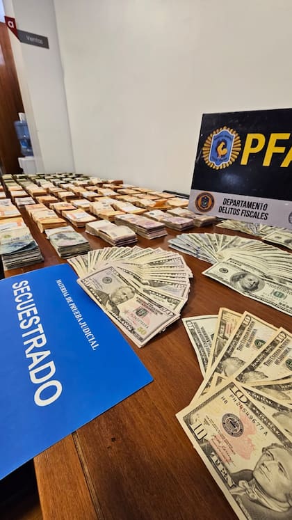 La PFA desarticuló un centro ilegal de venta de divisas (cueva) que operaba bajo la fachada de una inmobiliaria