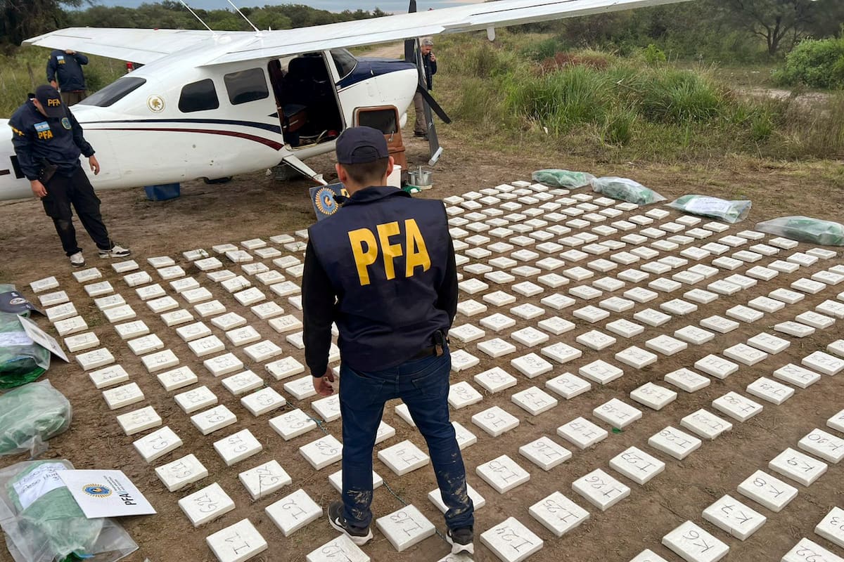 La PFA interceptó una avioneta con 442 kilos de cocaína