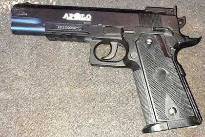 La pistola con la que el pasajeros le habría disparado al chofer