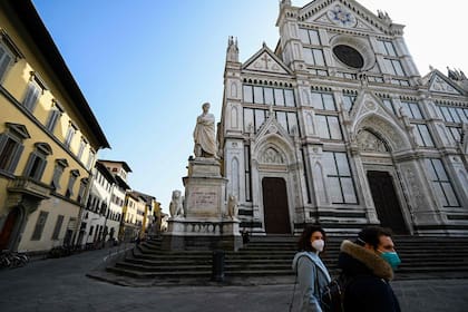La Piazza Santa Croce, en Florencia, con poco movimiento